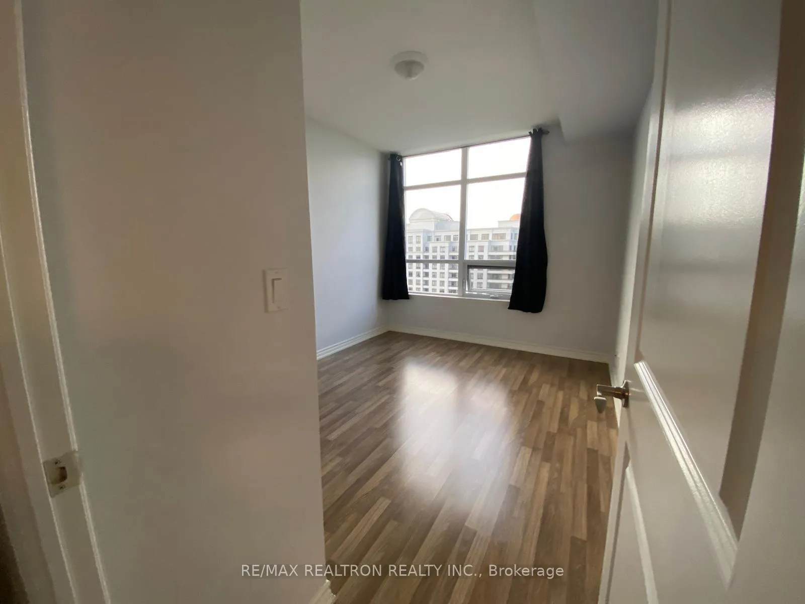 Photo 6 of Unit 1606, 9225 Jane Street, Vaughan, Maple — HOMEH