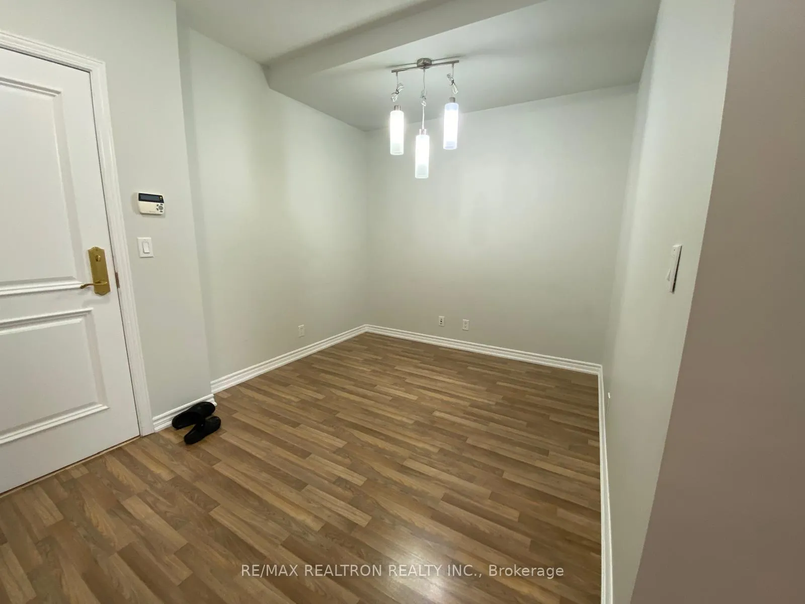 Photo 8 of Unit 1606, 9225 Jane Street, Vaughan, Maple — HOMEH