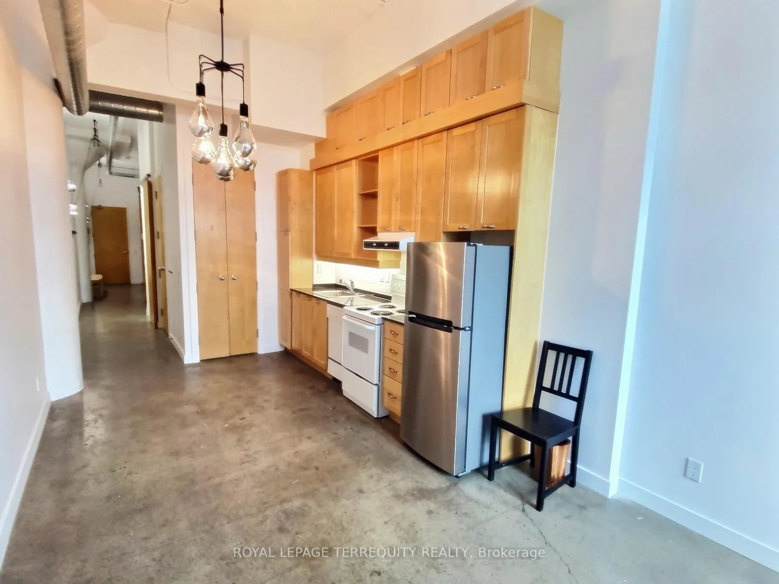 Front of Unit 1038, 155 Dalhousie Street