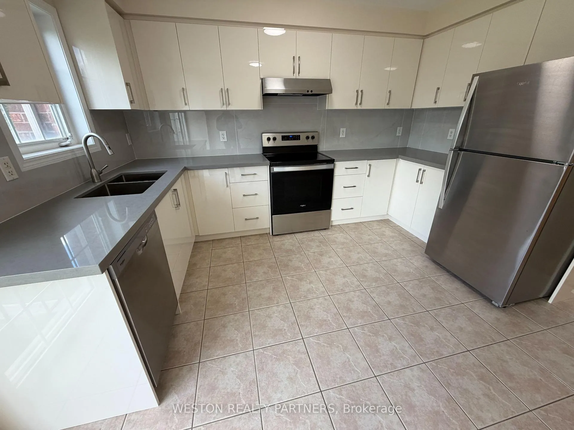 Photo 8 of 53 Denison Avenue, Brampton, Downtown Brampton — HOMEH