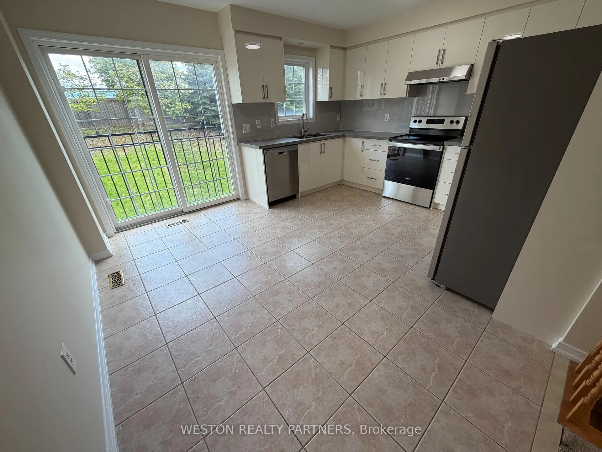 Photo 9 of 53 Denison Avenue, Brampton, Downtown Brampton — HOMEH