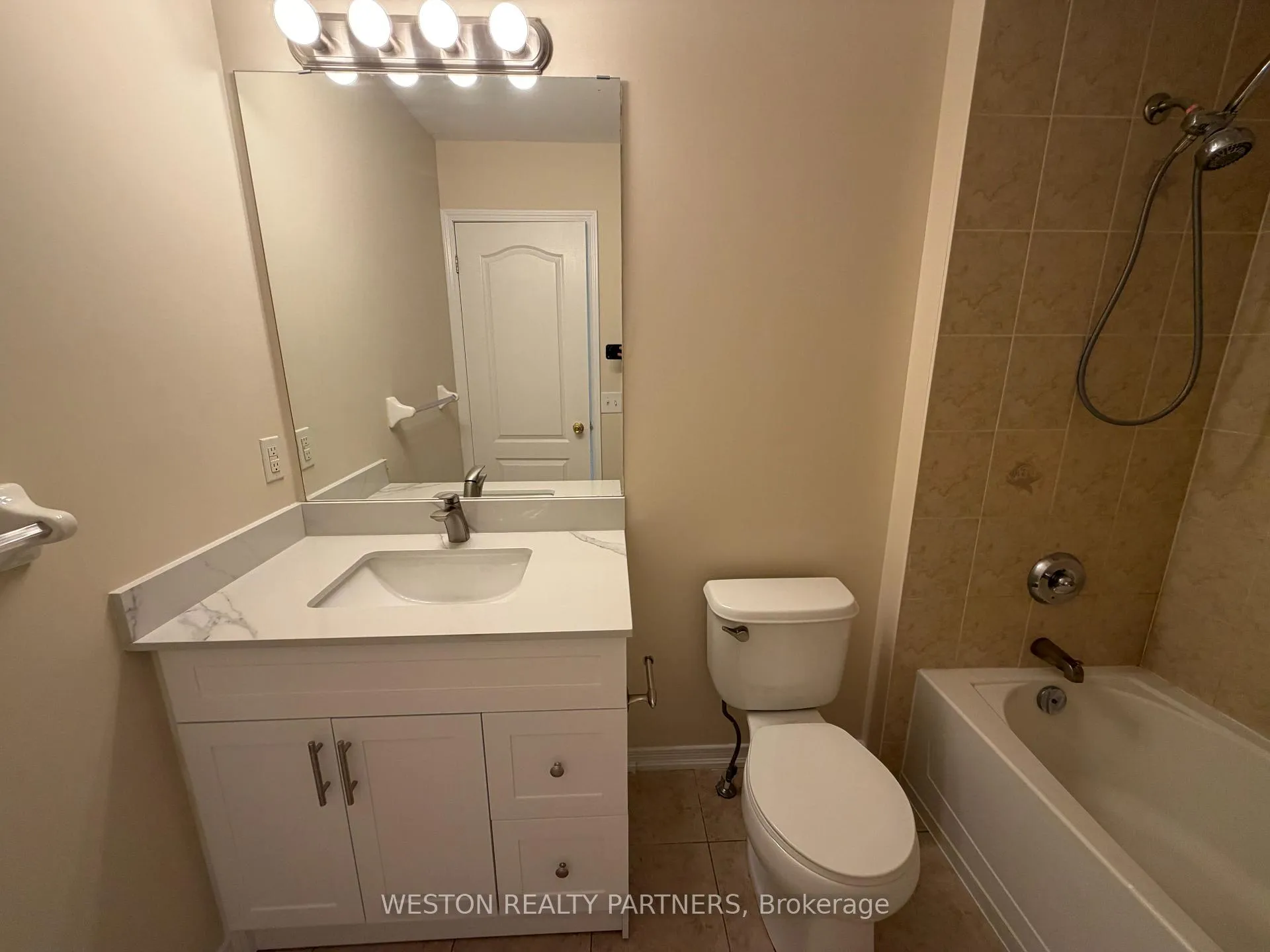 Photo 12 of 53 Denison Avenue, Brampton, Downtown Brampton — HOMEH