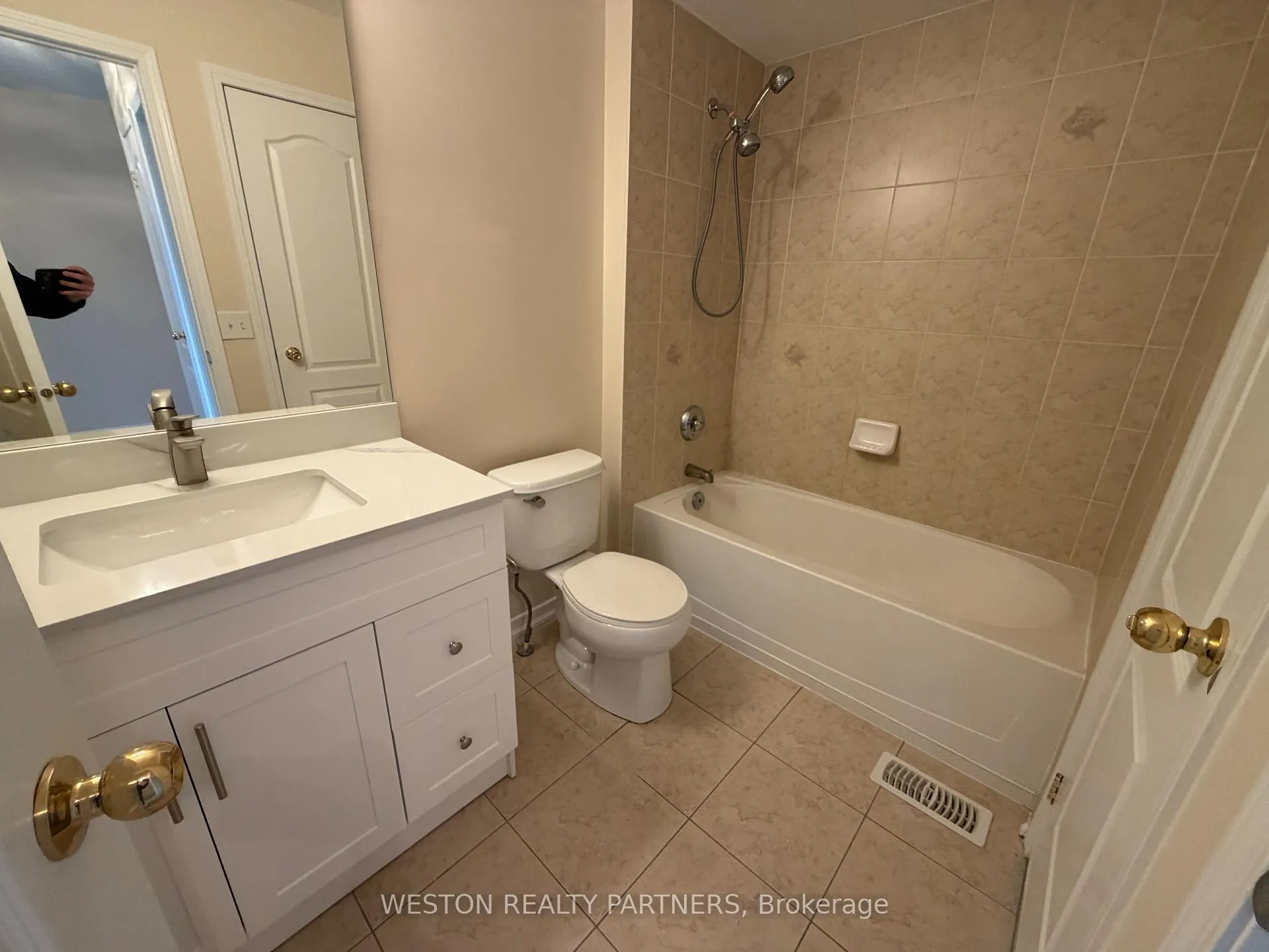 Photo 13 of 53 Denison Avenue, Brampton, Downtown Brampton — HOMEH