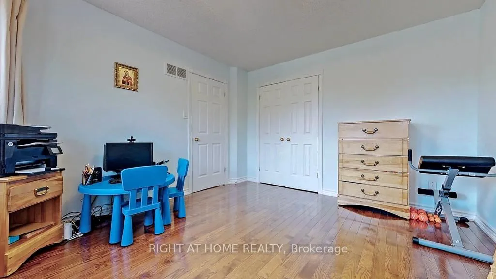 Photo 6 of Unit Main and upper floor, 95 Lensmith Drive, Aurora, Aurora Highlands — HOMEH