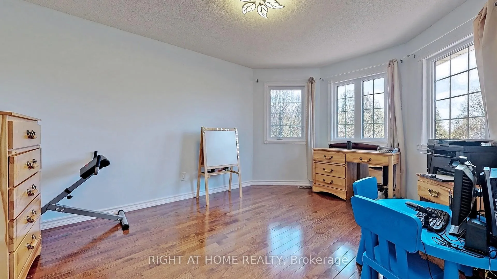 Photo 7 of Unit Main and upper floor, 95 Lensmith Drive, Aurora, Aurora Highlands — HOMEH