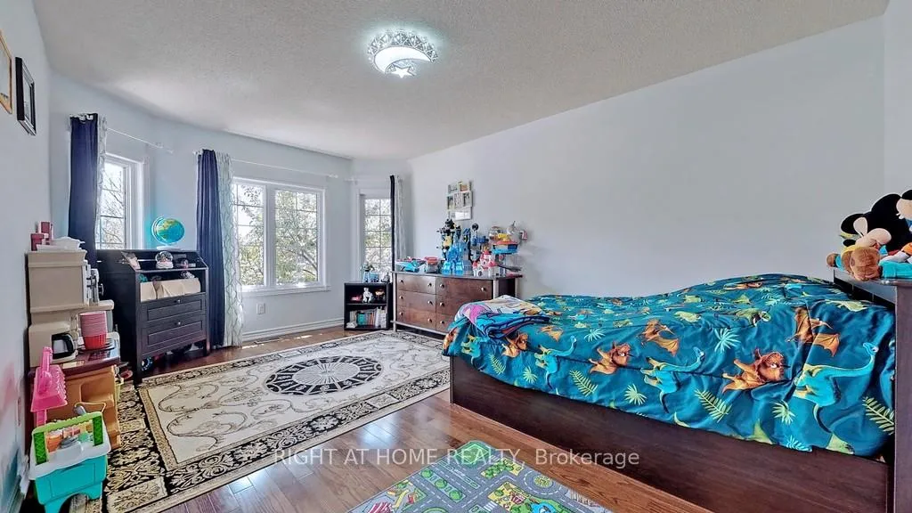 Photo 8 of Unit Main and upper floor, 95 Lensmith Drive, Aurora, Aurora Highlands — HOMEH
