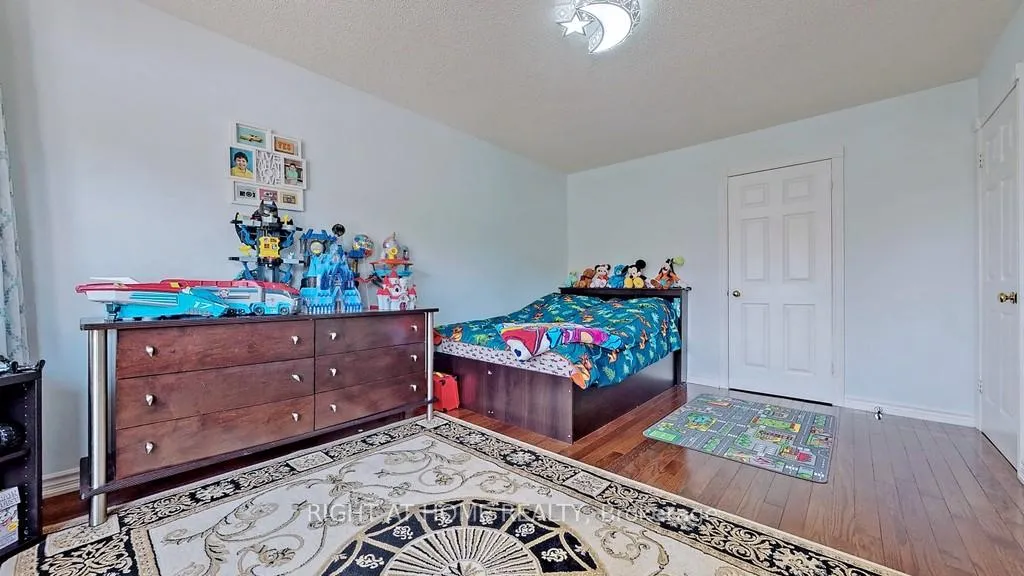 Photo 9 of Unit Main and upper floor, 95 Lensmith Drive, Aurora, Aurora Highlands — HOMEH