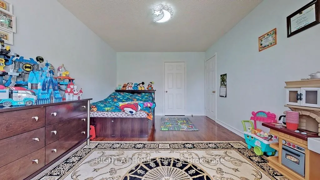 Photo 10 of Unit Main and upper floor, 95 Lensmith Drive, Aurora, Aurora Highlands — HOMEH