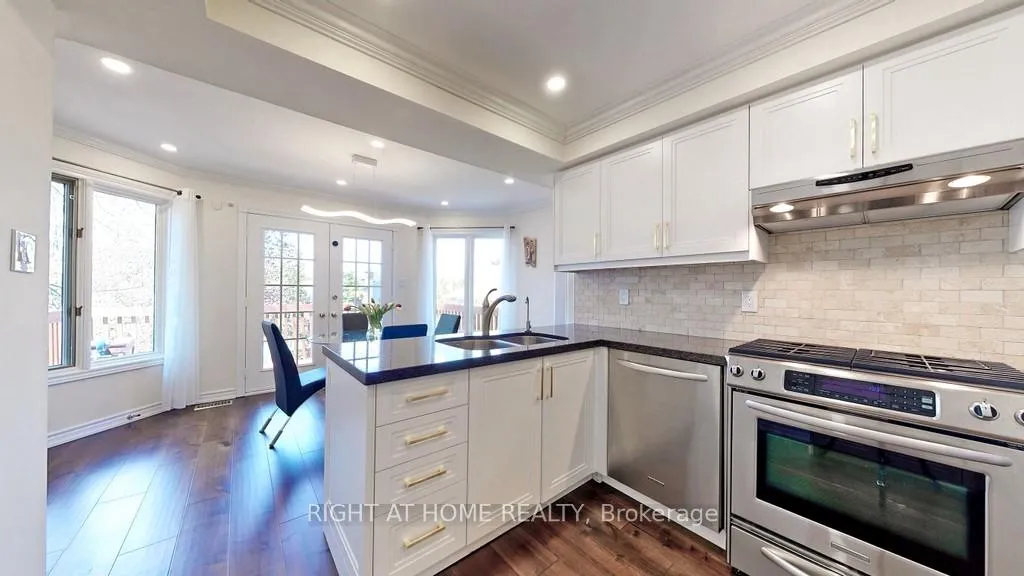 Photo 13 of Unit Main and upper floor, 95 Lensmith Drive, Aurora, Aurora Highlands — HOMEH