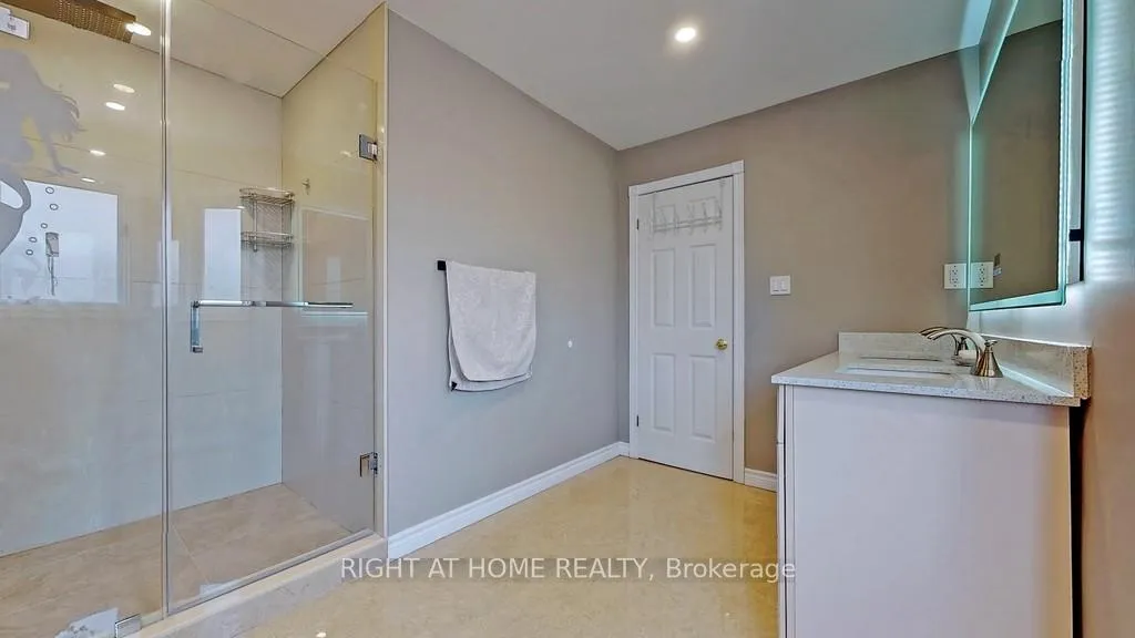 Photo 24 of Unit Main and upper floor, 95 Lensmith Drive, Aurora, Aurora Highlands — HOMEH