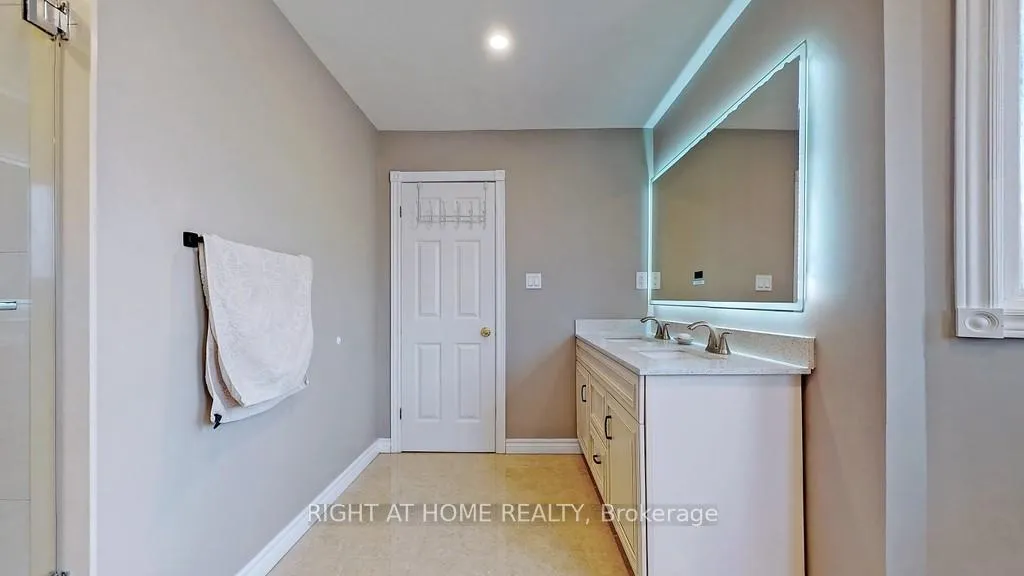 Photo 25 of Unit Main and upper floor, 95 Lensmith Drive, Aurora, Aurora Highlands — HOMEH