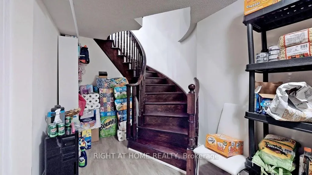 Photo 32 of Unit Main and upper floor, 95 Lensmith Drive, Aurora, Aurora Highlands — HOMEH