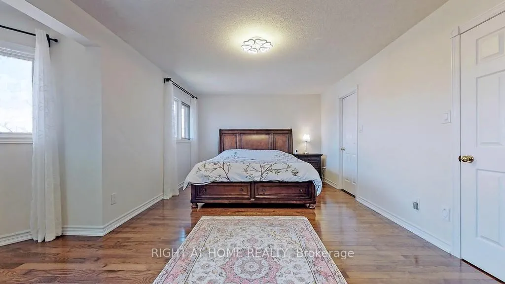 Photo 34 of Unit Main and upper floor, 95 Lensmith Drive, Aurora, Aurora Highlands — HOMEH