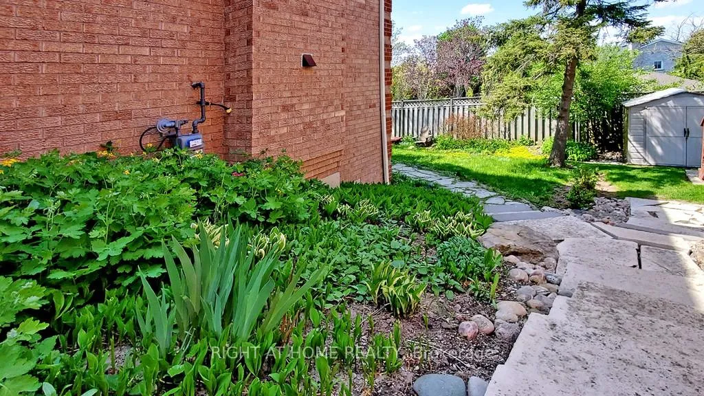Photo 37 of Unit Main and upper floor, 95 Lensmith Drive, Aurora, Aurora Highlands — HOMEH