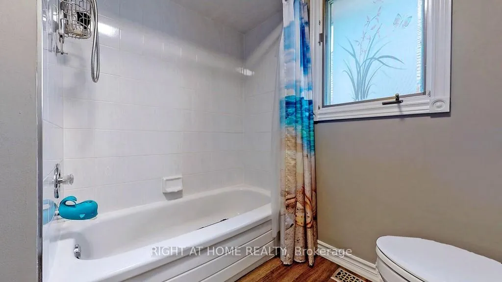 Photo 38 of Unit Main and upper floor, 95 Lensmith Drive, Aurora, Aurora Highlands — HOMEH