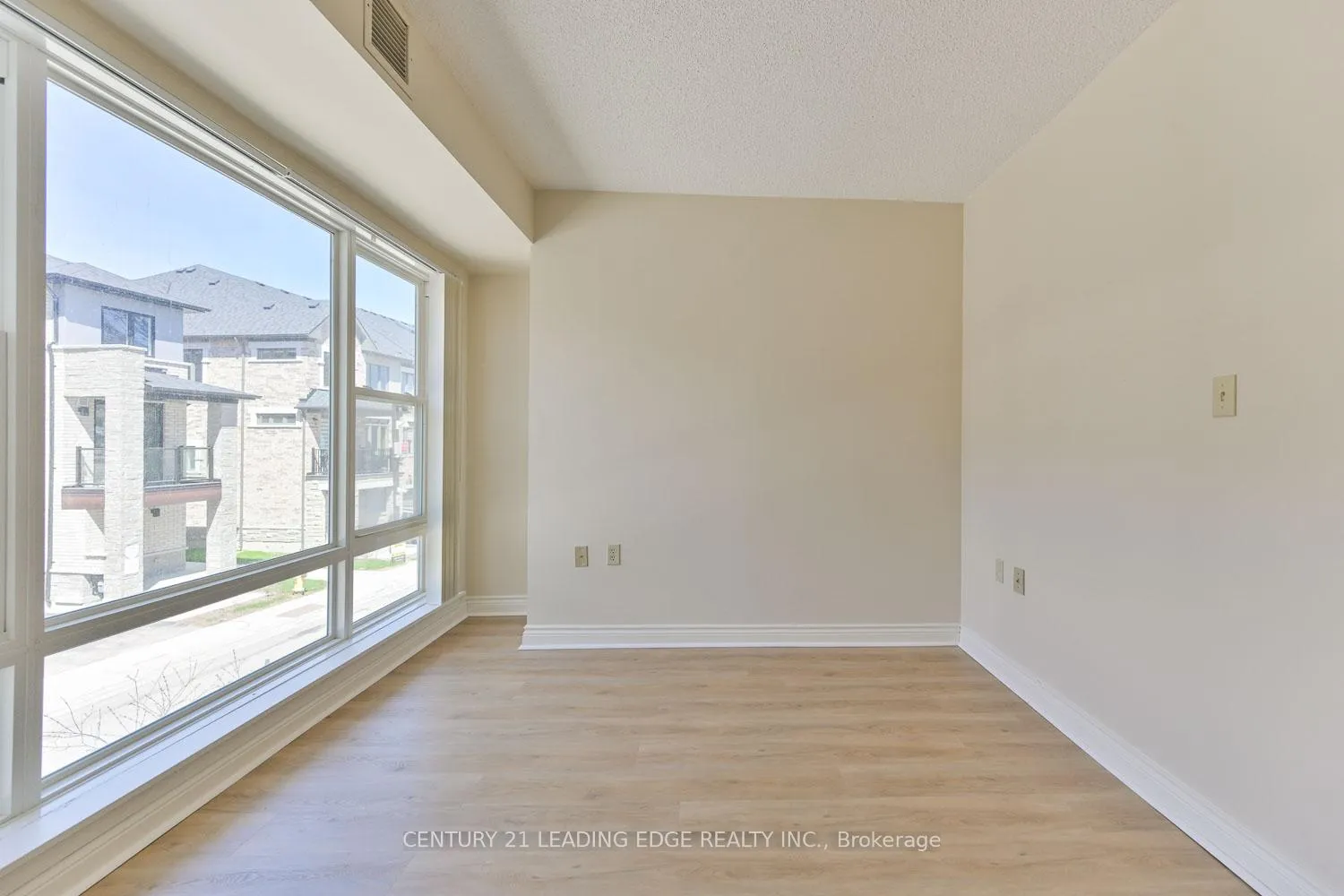 Photo 15 of Unit 214, 100 Anna Russell Way, Markham, Unionville — HOMEH