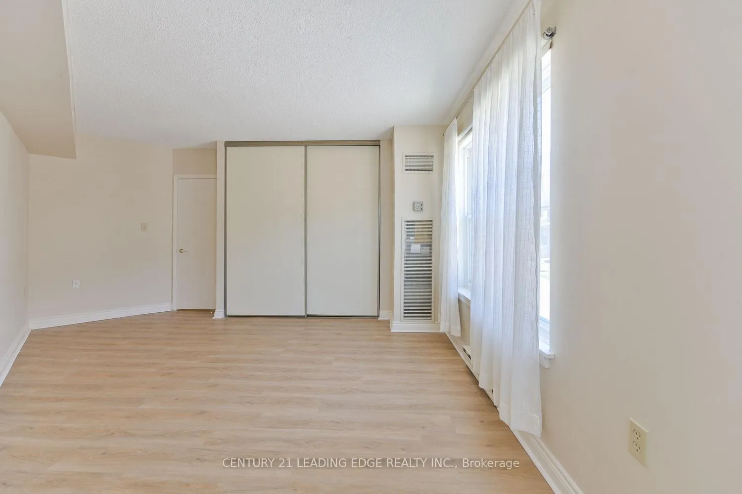 Photo 23 of Unit 214, 100 Anna Russell Way, Markham, Unionville — HOMEH