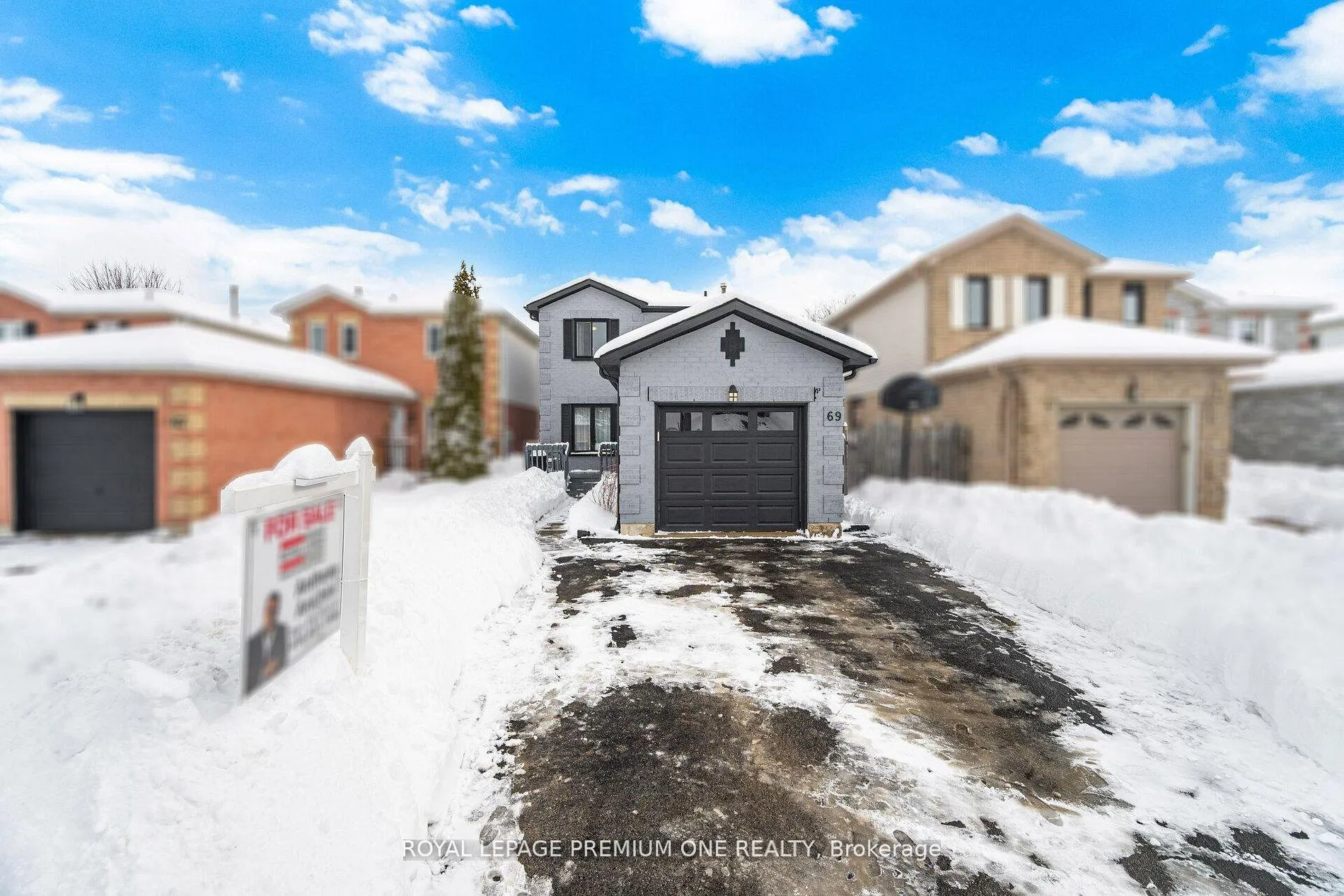 Photo 2 of 69 Mcknight Crescent, New Tecumseth, Tottenham — HOMEH
