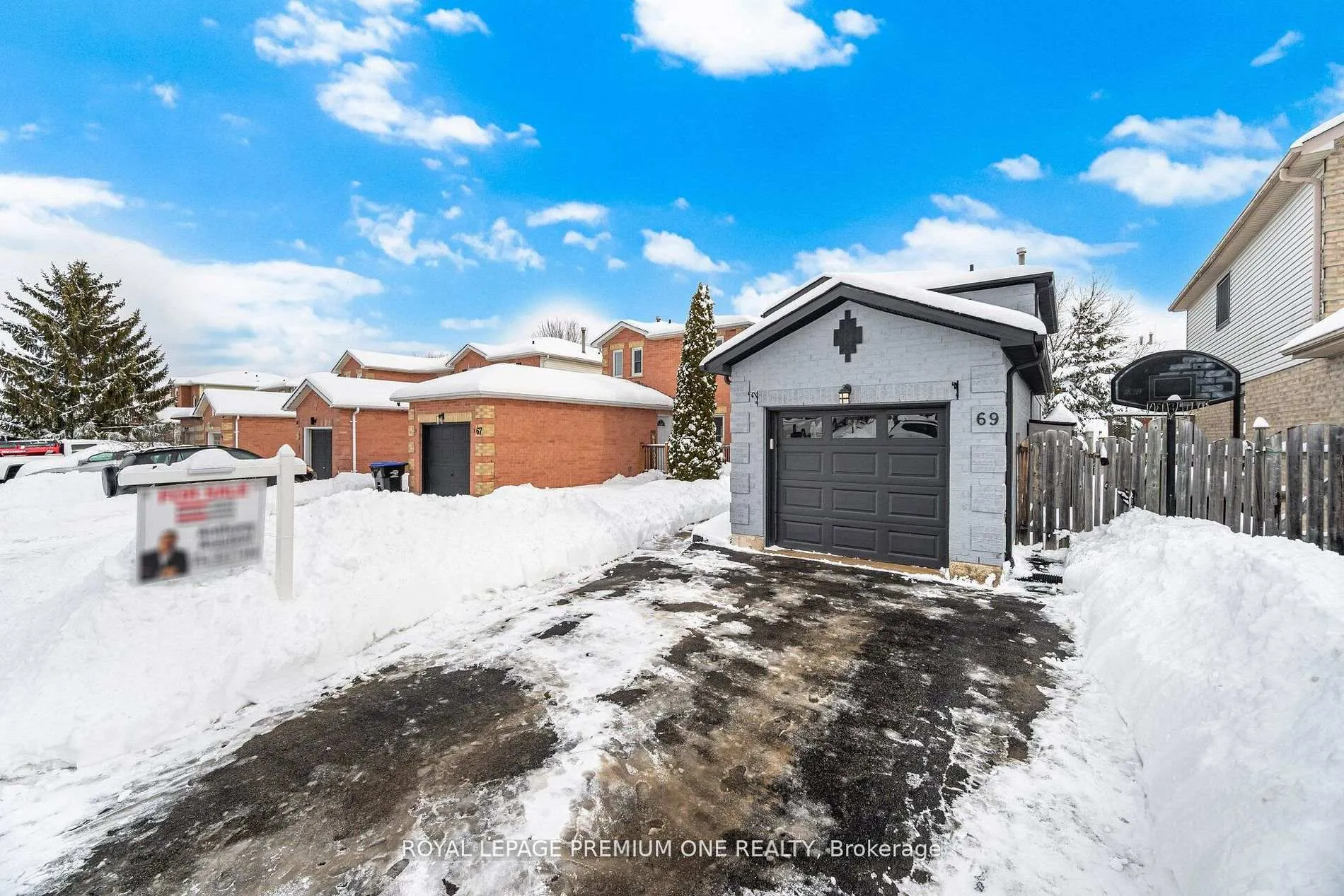 Photo 3 of 69 Mcknight Crescent, New Tecumseth, Tottenham — HOMEH