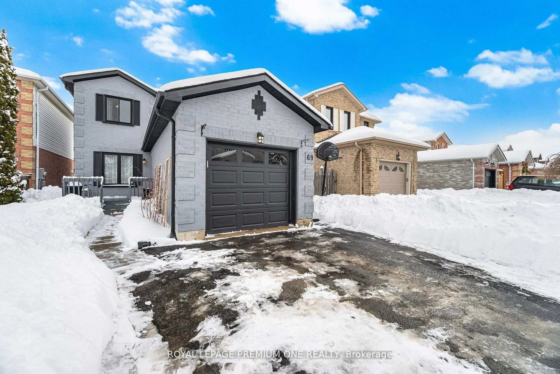 Photo 5 of 69 Mcknight Crescent, New Tecumseth, Tottenham — HOMEH