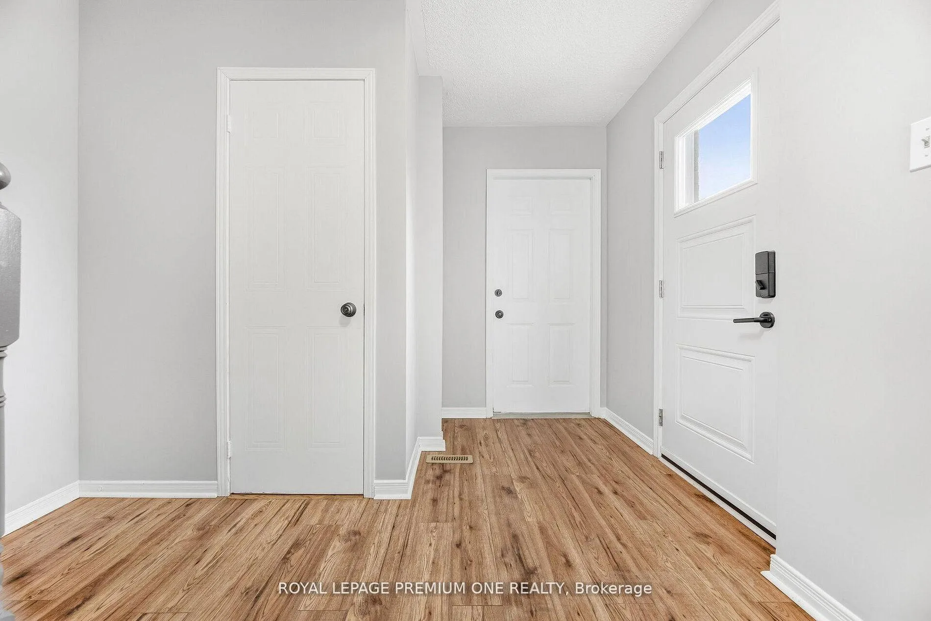Photo 9 of 69 Mcknight Crescent, New Tecumseth, Tottenham — HOMEH