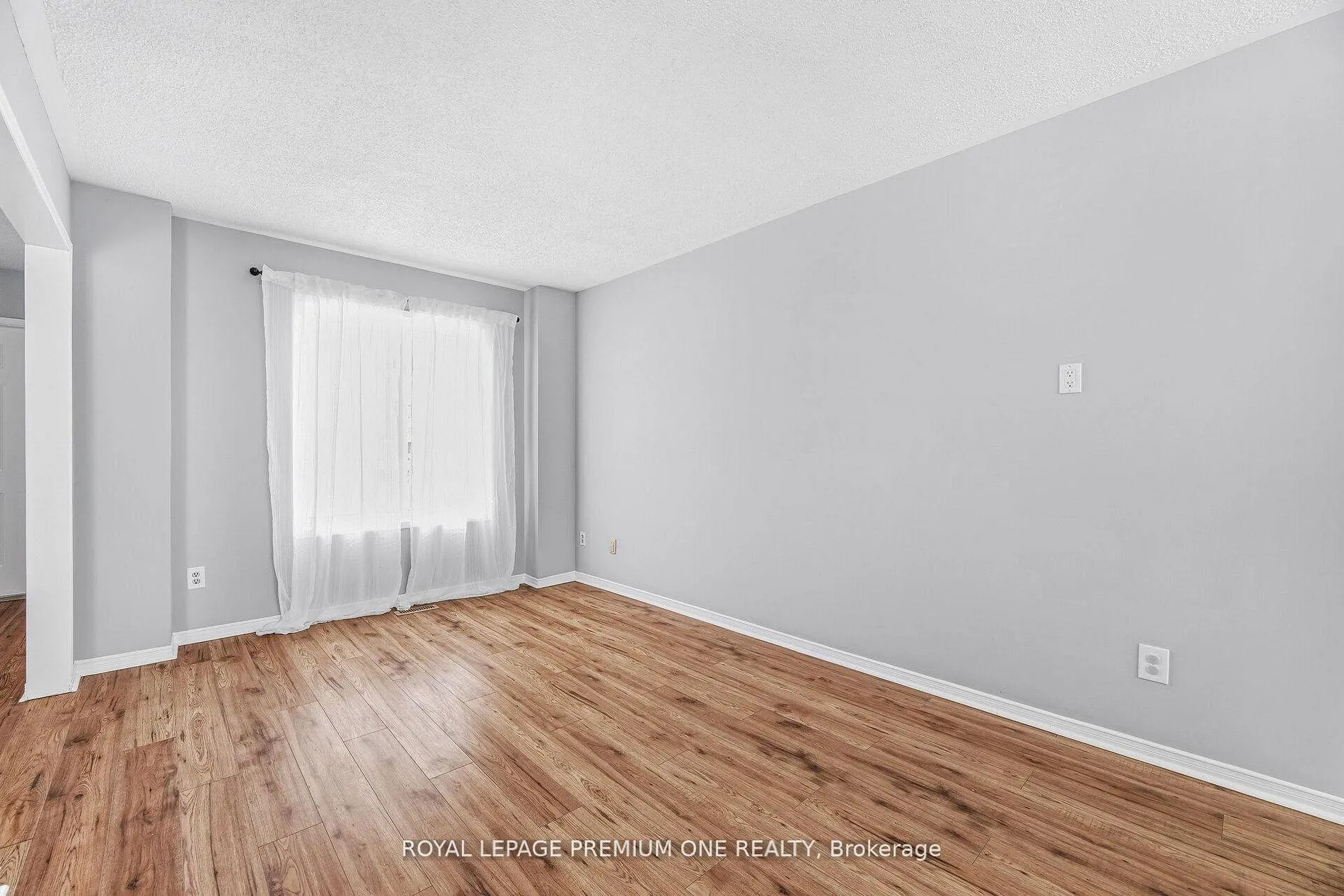 Photo 12 of 69 Mcknight Crescent, New Tecumseth, Tottenham — HOMEH