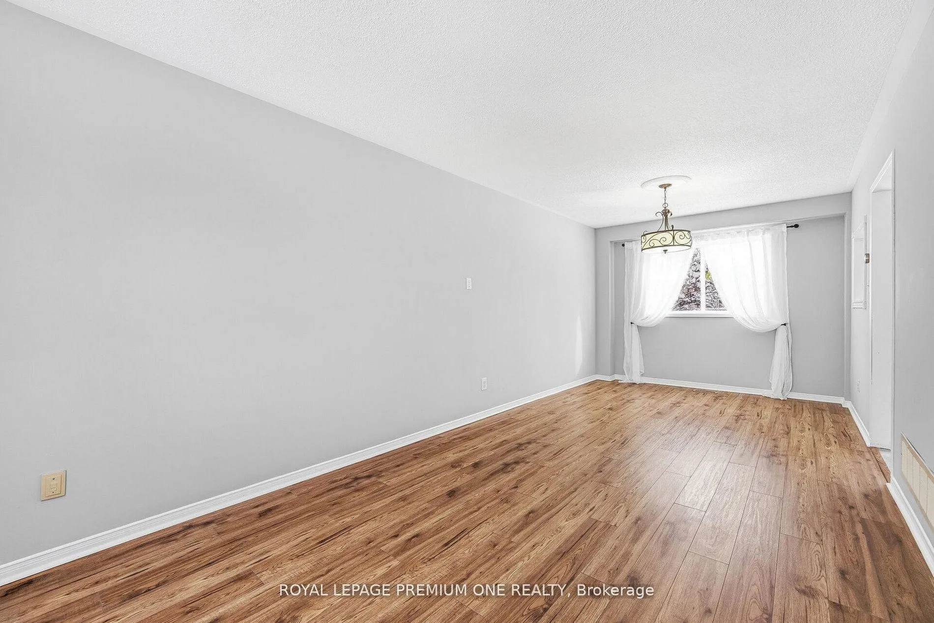 Photo 15 of 69 Mcknight Crescent, New Tecumseth, Tottenham — HOMEH