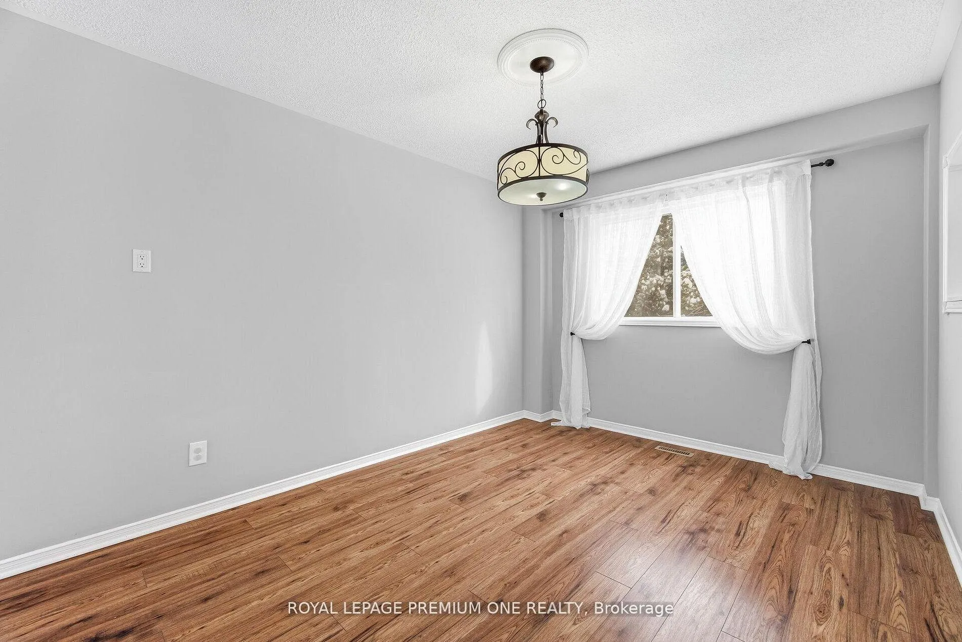 Photo 19 of 69 Mcknight Crescent, New Tecumseth, Tottenham — HOMEH
