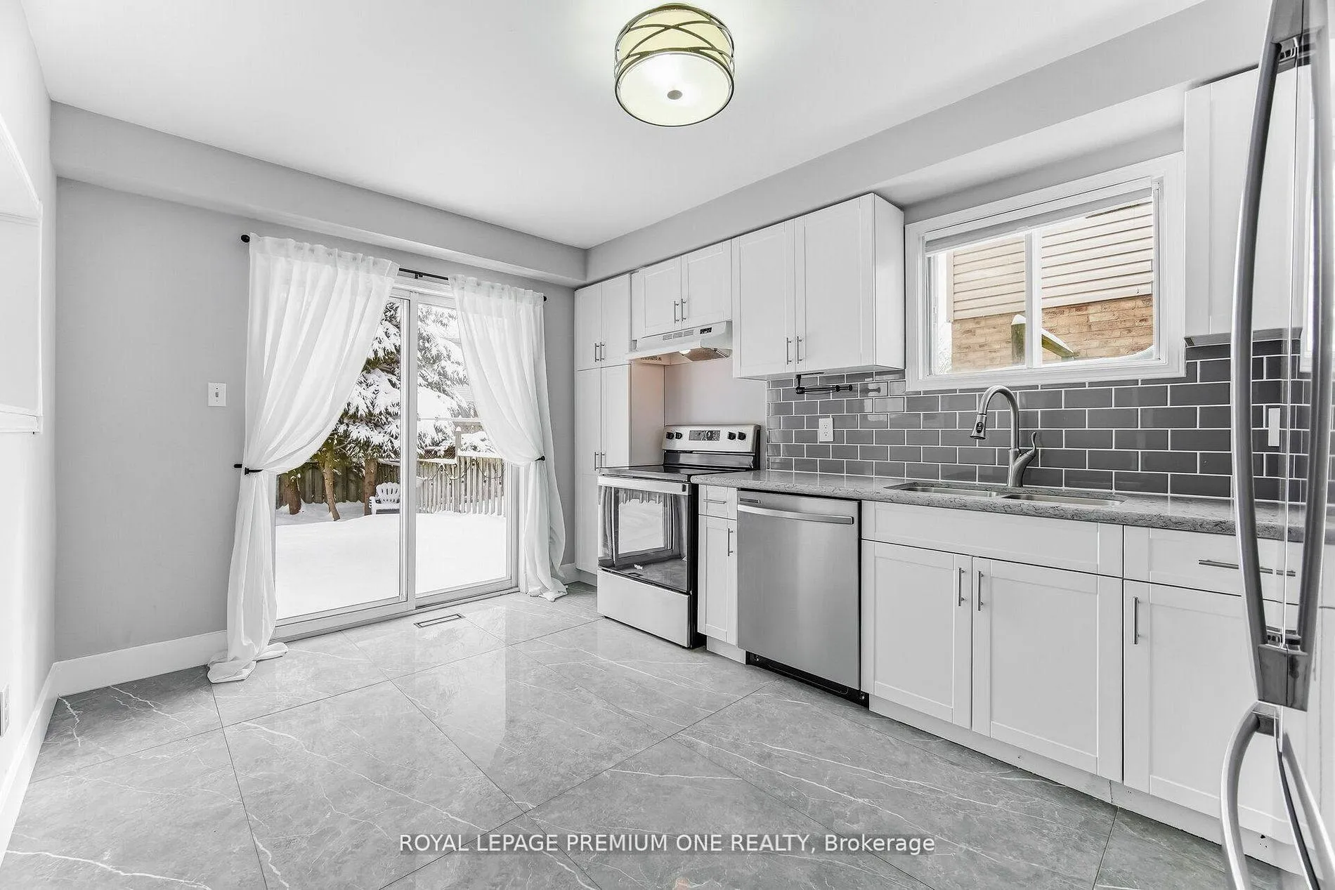 Photo 24 of 69 Mcknight Crescent, New Tecumseth, Tottenham — HOMEH