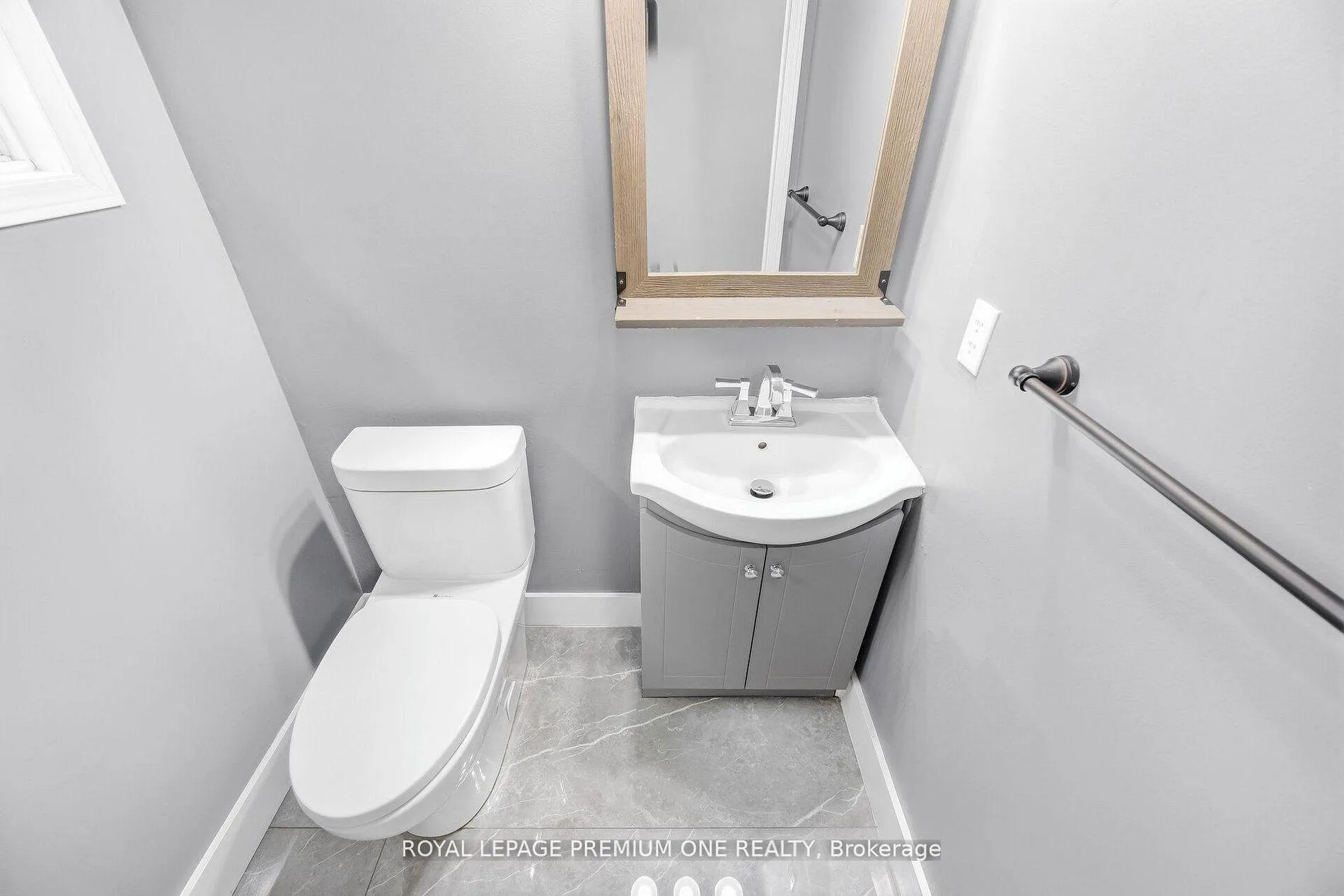 Photo 28 of 69 Mcknight Crescent, New Tecumseth, Tottenham — HOMEH