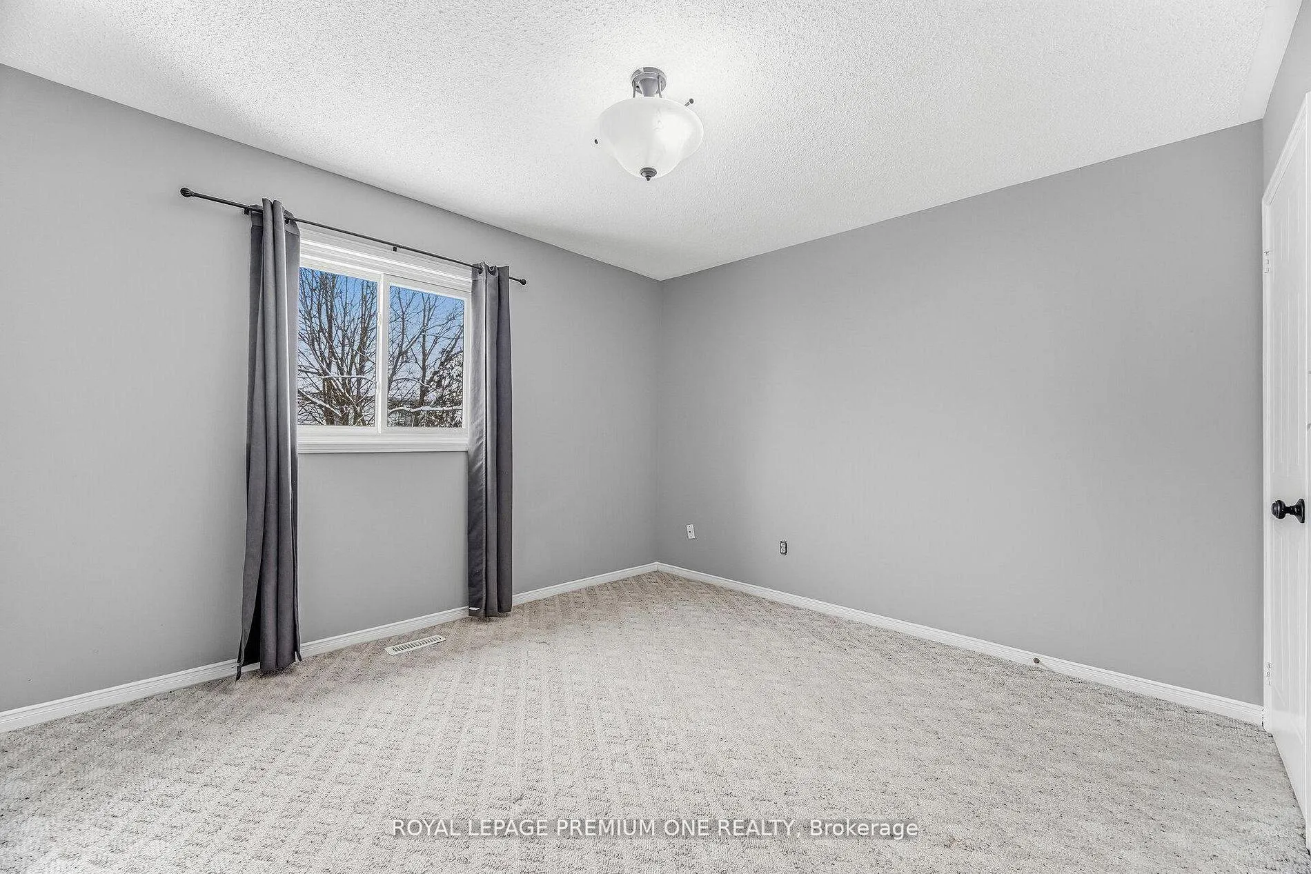 Photo 32 of 69 Mcknight Crescent, New Tecumseth, Tottenham — HOMEH