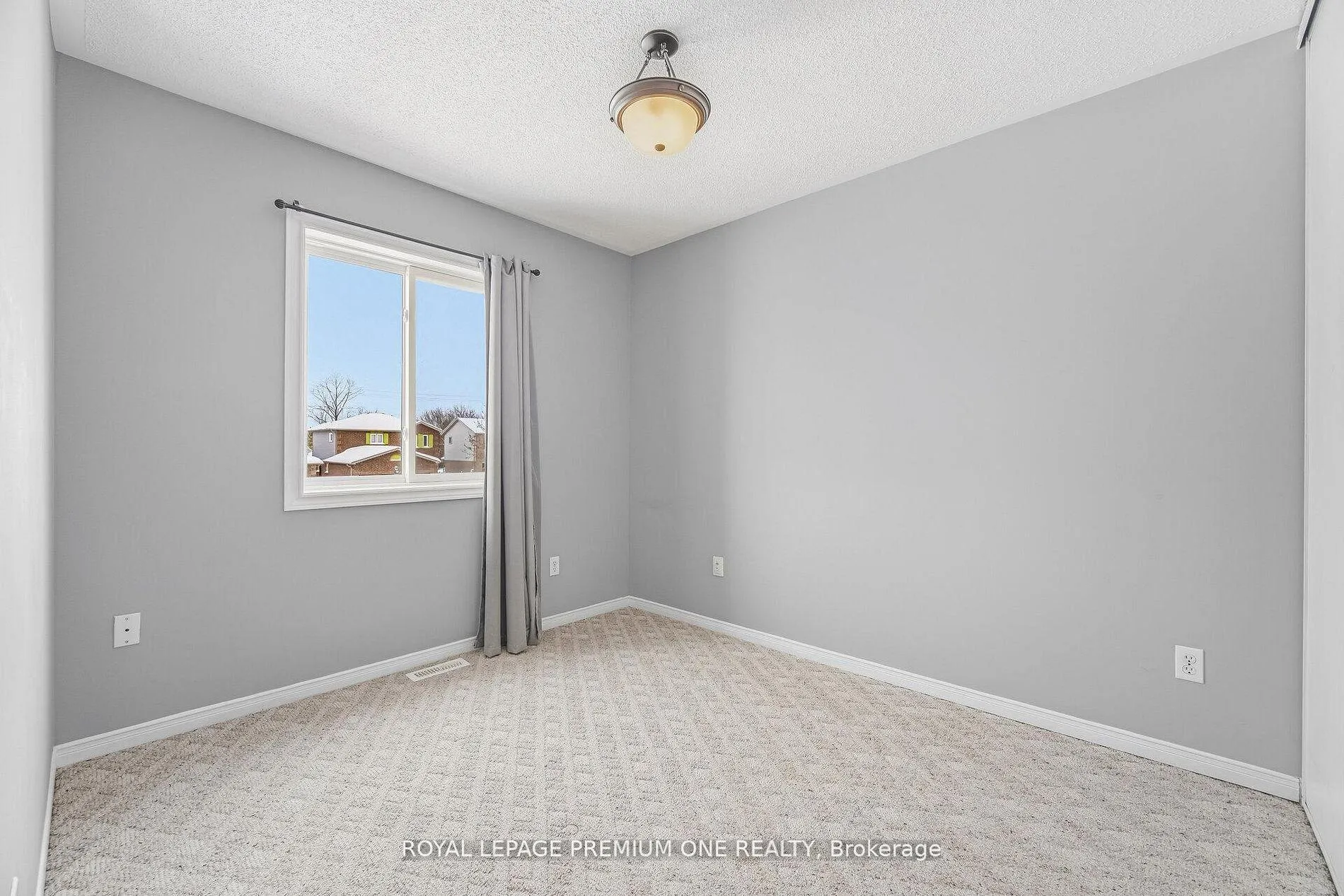 Photo 37 of 69 Mcknight Crescent, New Tecumseth, Tottenham — HOMEH