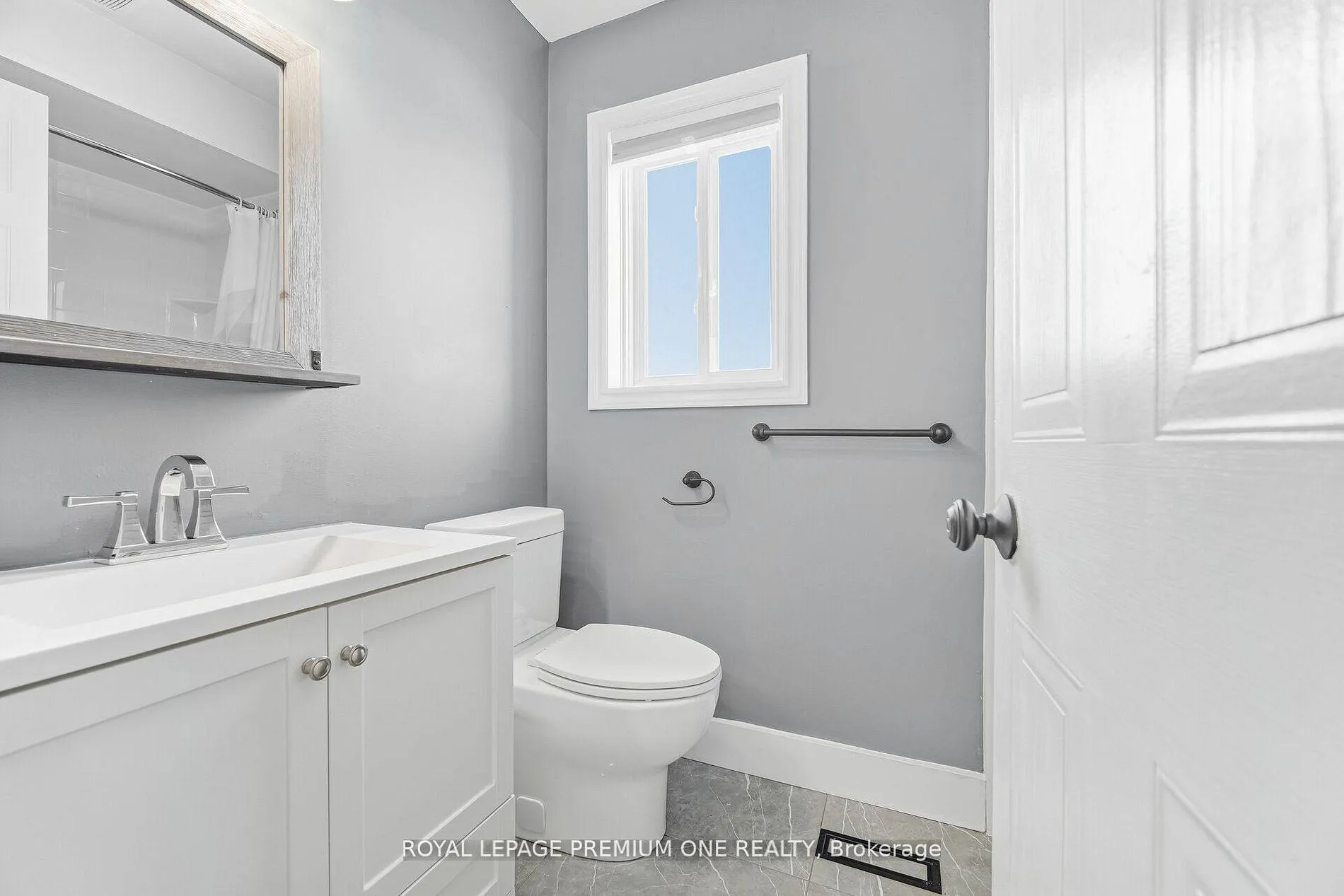 Photo 38 of 69 Mcknight Crescent, New Tecumseth, Tottenham — HOMEH