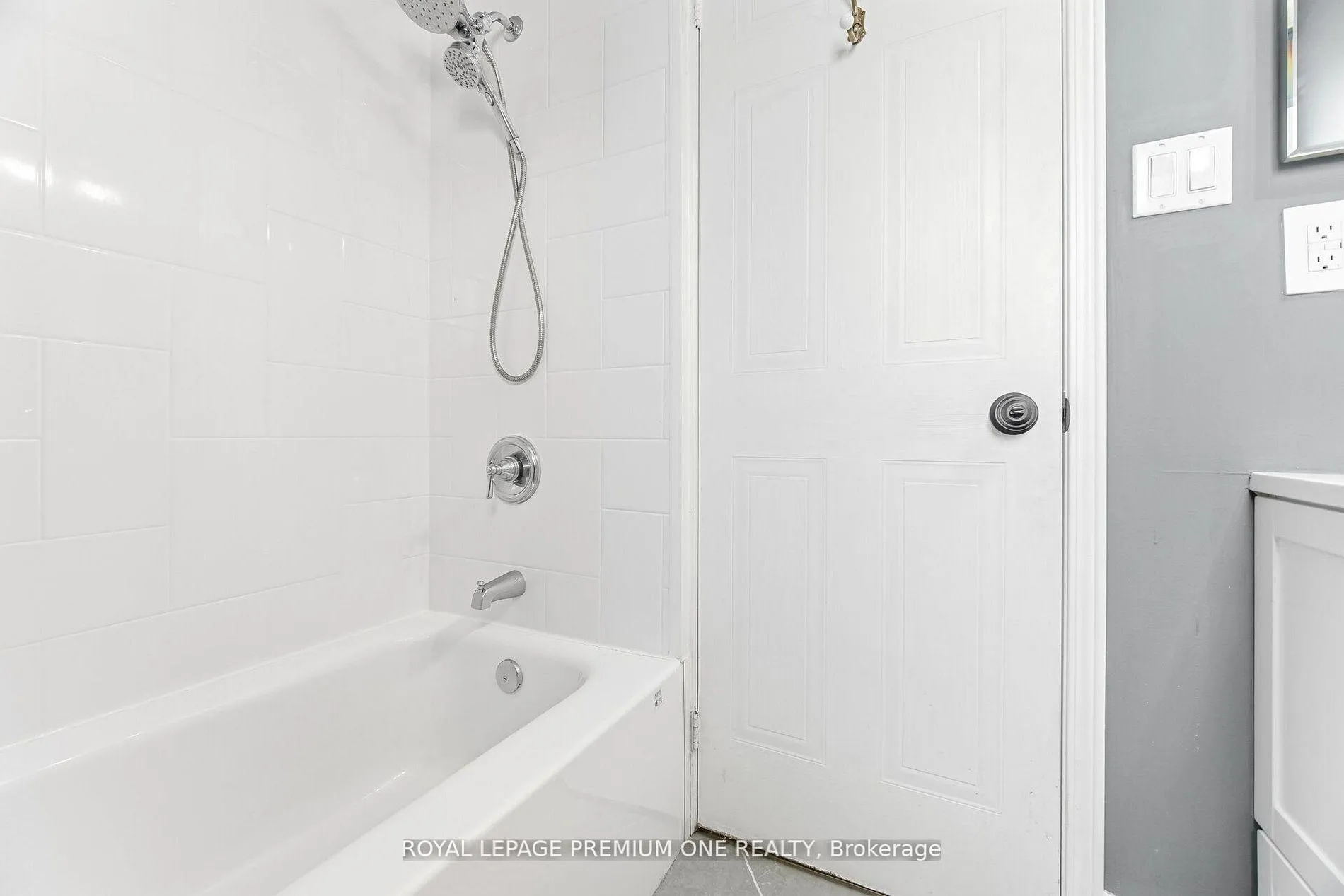 Photo 39 of 69 Mcknight Crescent, New Tecumseth, Tottenham — HOMEH