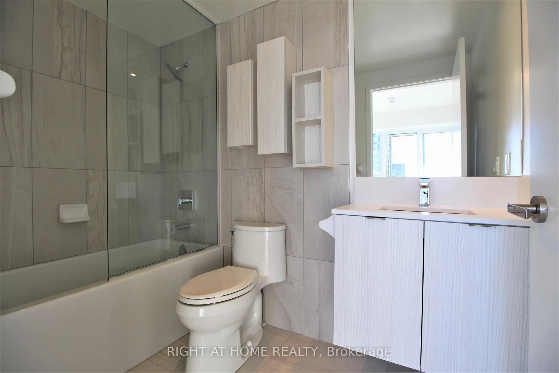 Photo 11 of Unit 3104, 195 Redpath Avenue, Toronto, Mount Pleasant West — HOMEH