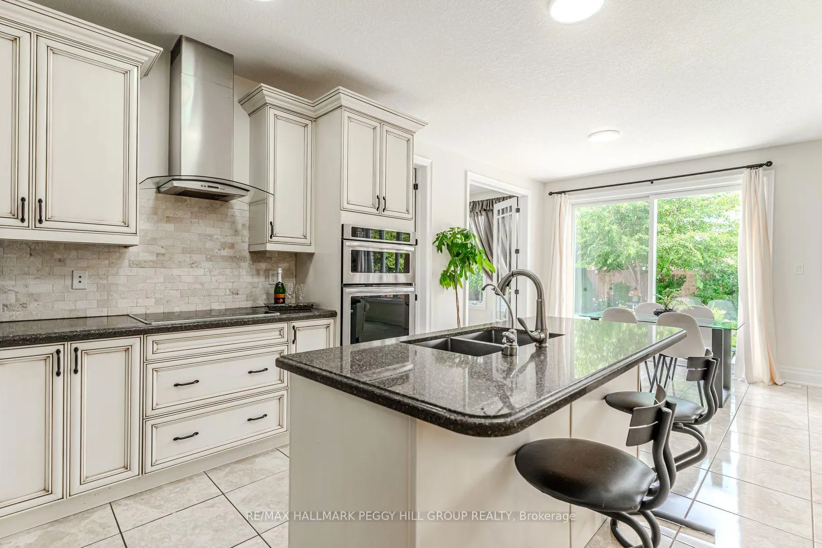 Photo 4 of 1746 Angus Street, Innisfil, Alcona — HOMEH