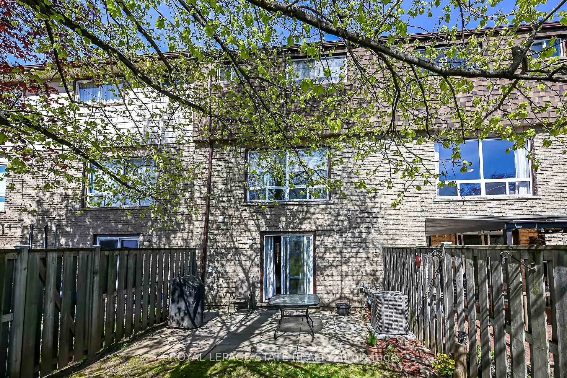 Photo 3 of Unit 9, 1455 Garth Street, Hamilton, Sheldon — HOMEH
