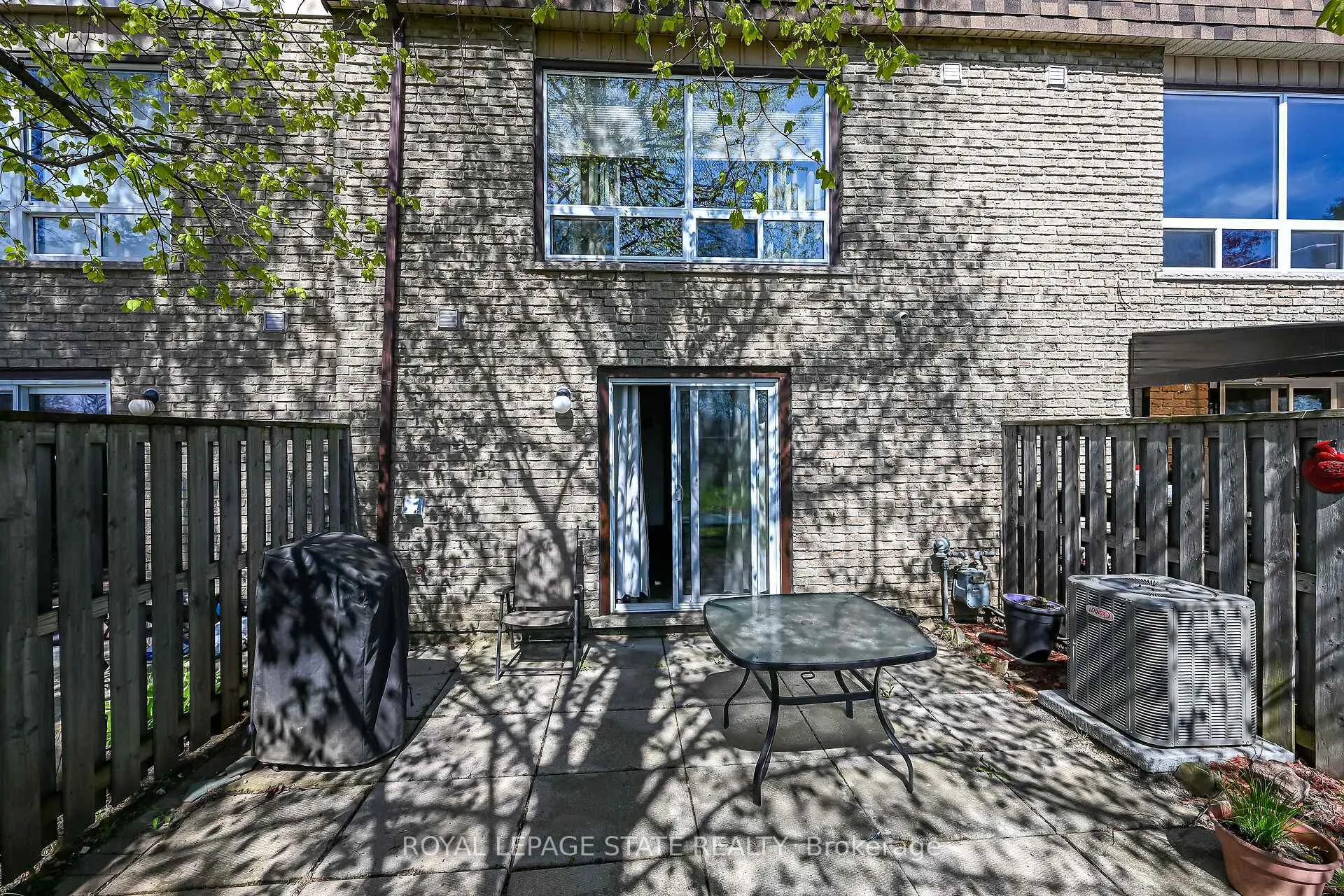 Photo 5 of Unit 9, 1455 Garth Street, Hamilton, Sheldon — HOMEH