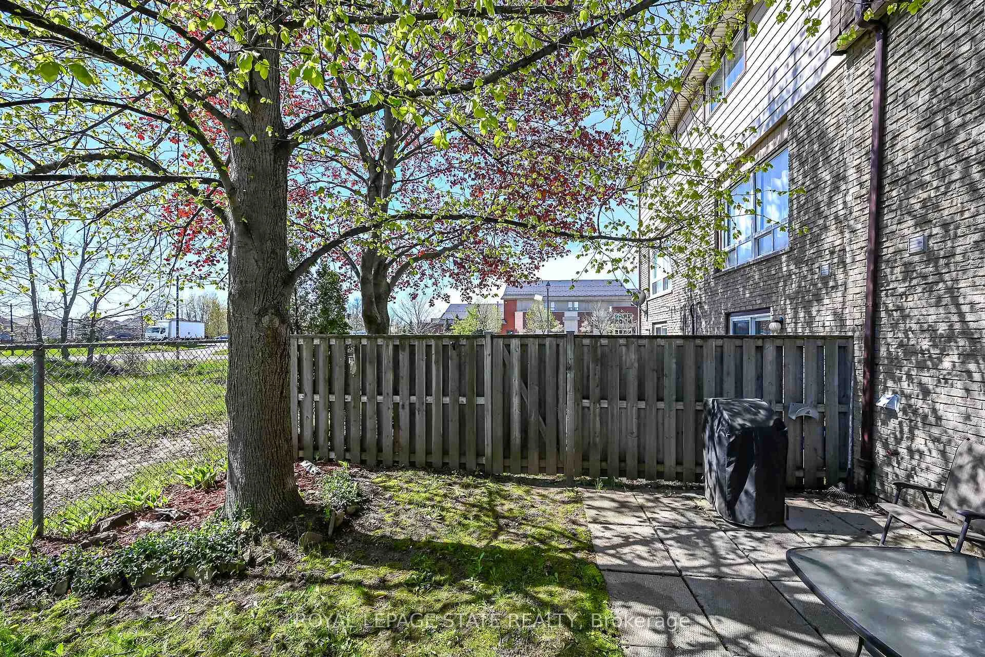 Photo 6 of Unit 9, 1455 Garth Street, Hamilton, Sheldon — HOMEH