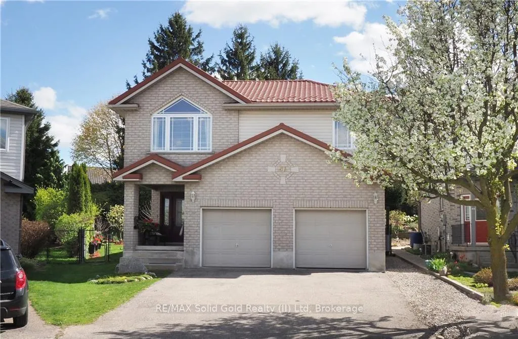 Photo 1 of 40 Dineen Court, Kitchener — HOMEH