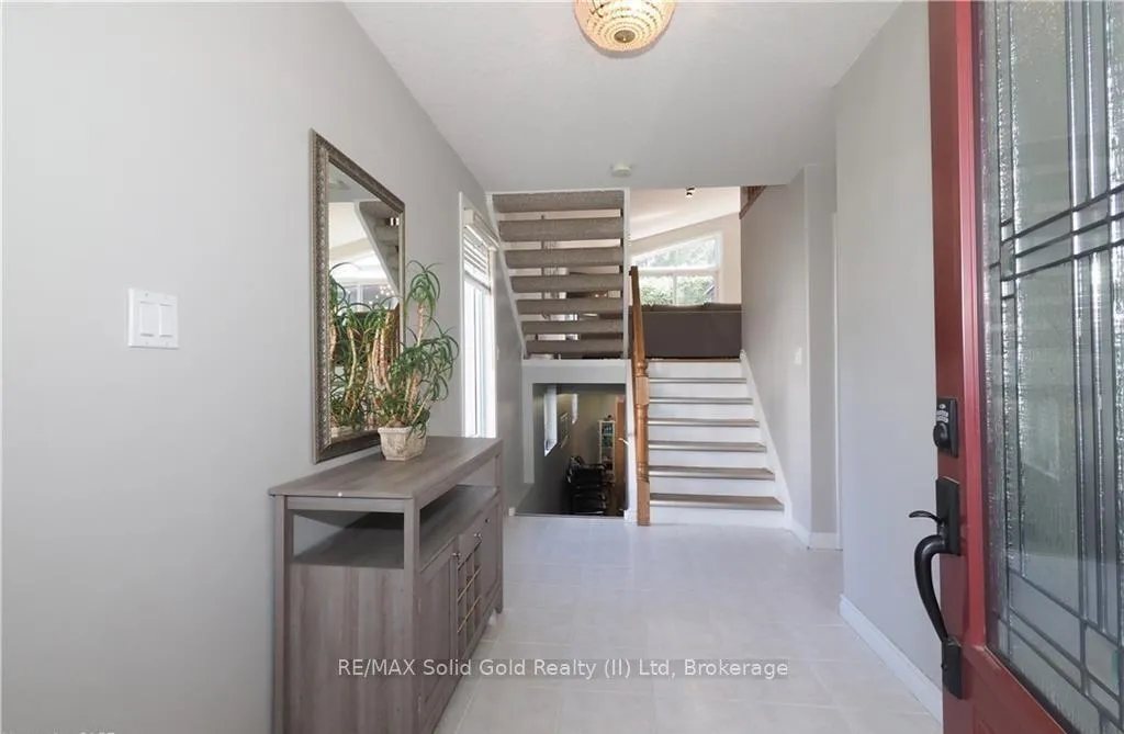 Photo 5 of 40 Dineen Court, Kitchener — HOMEH