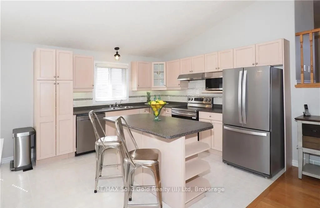 Photo 15 of 40 Dineen Court, Kitchener — HOMEH