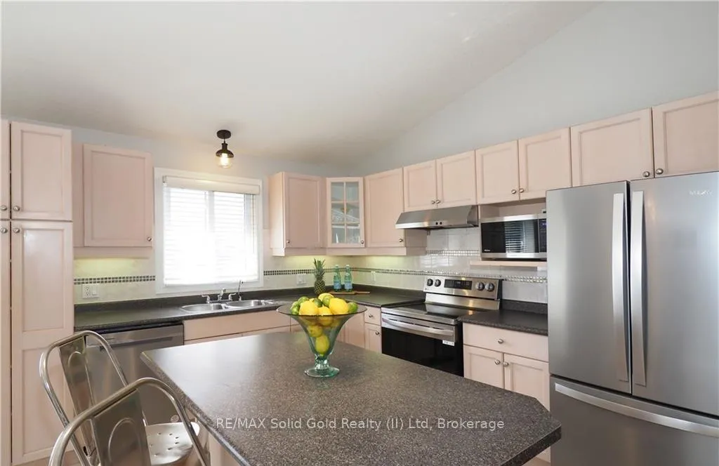 Photo 16 of 40 Dineen Court, Kitchener — HOMEH