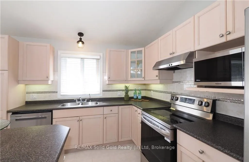 Photo 17 of 40 Dineen Court, Kitchener — HOMEH