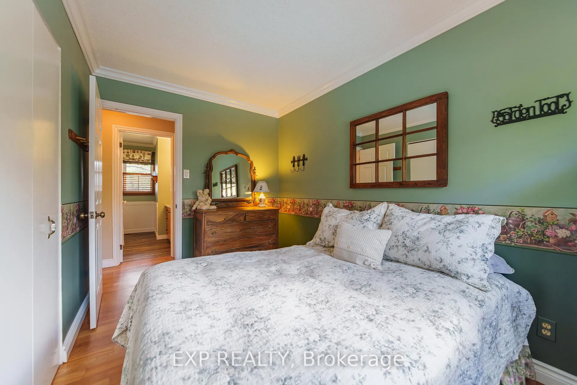 Photo 17 of 49 Parkmount Crescent, Ottawa, Sheahan Estates/Trend Village — HOMEH