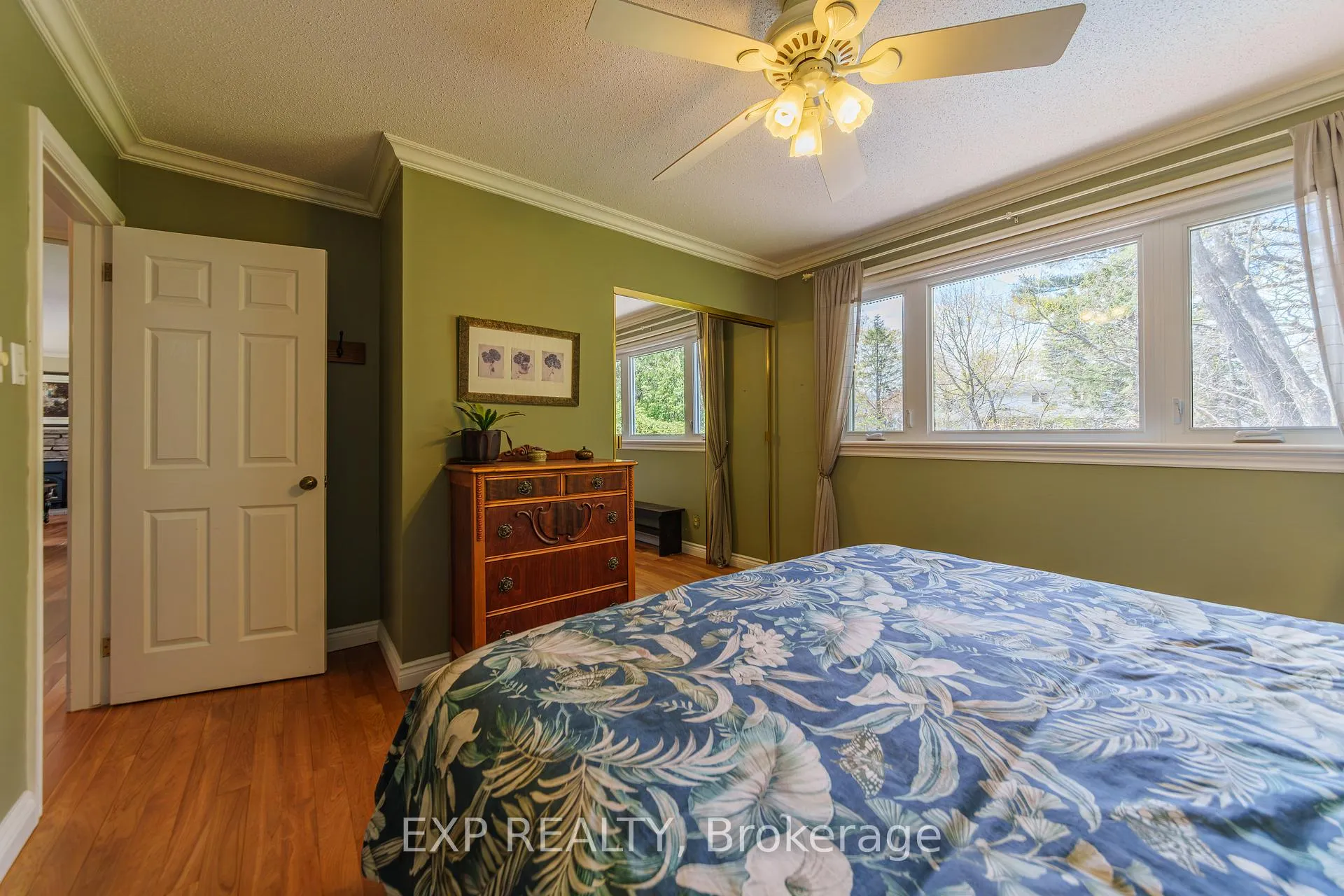 Photo 23 of 49 Parkmount Crescent, Ottawa, Sheahan Estates/Trend Village — HOMEH