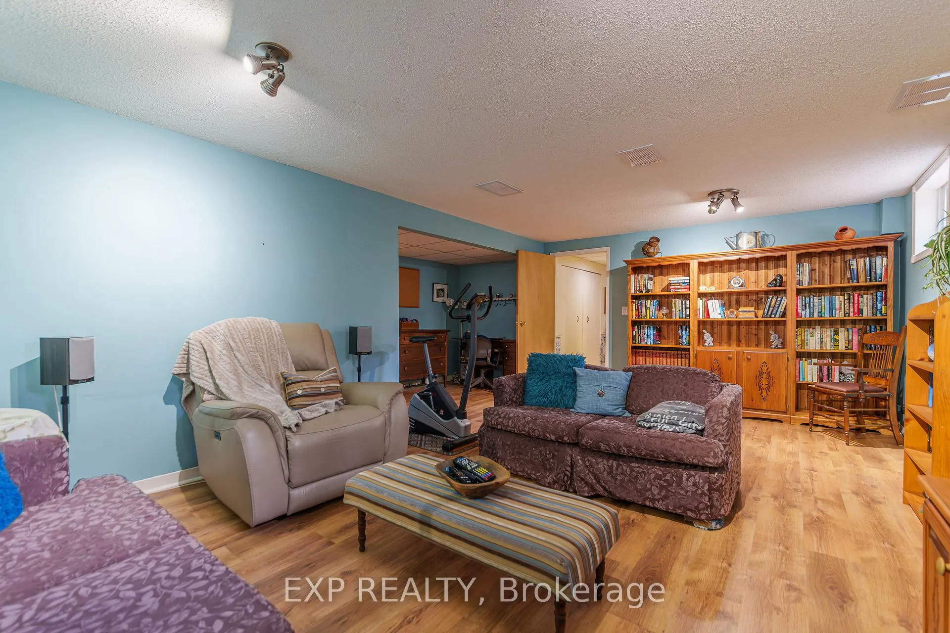 Photo 30 of 49 Parkmount Crescent, Ottawa, Sheahan Estates/Trend Village — HOMEH