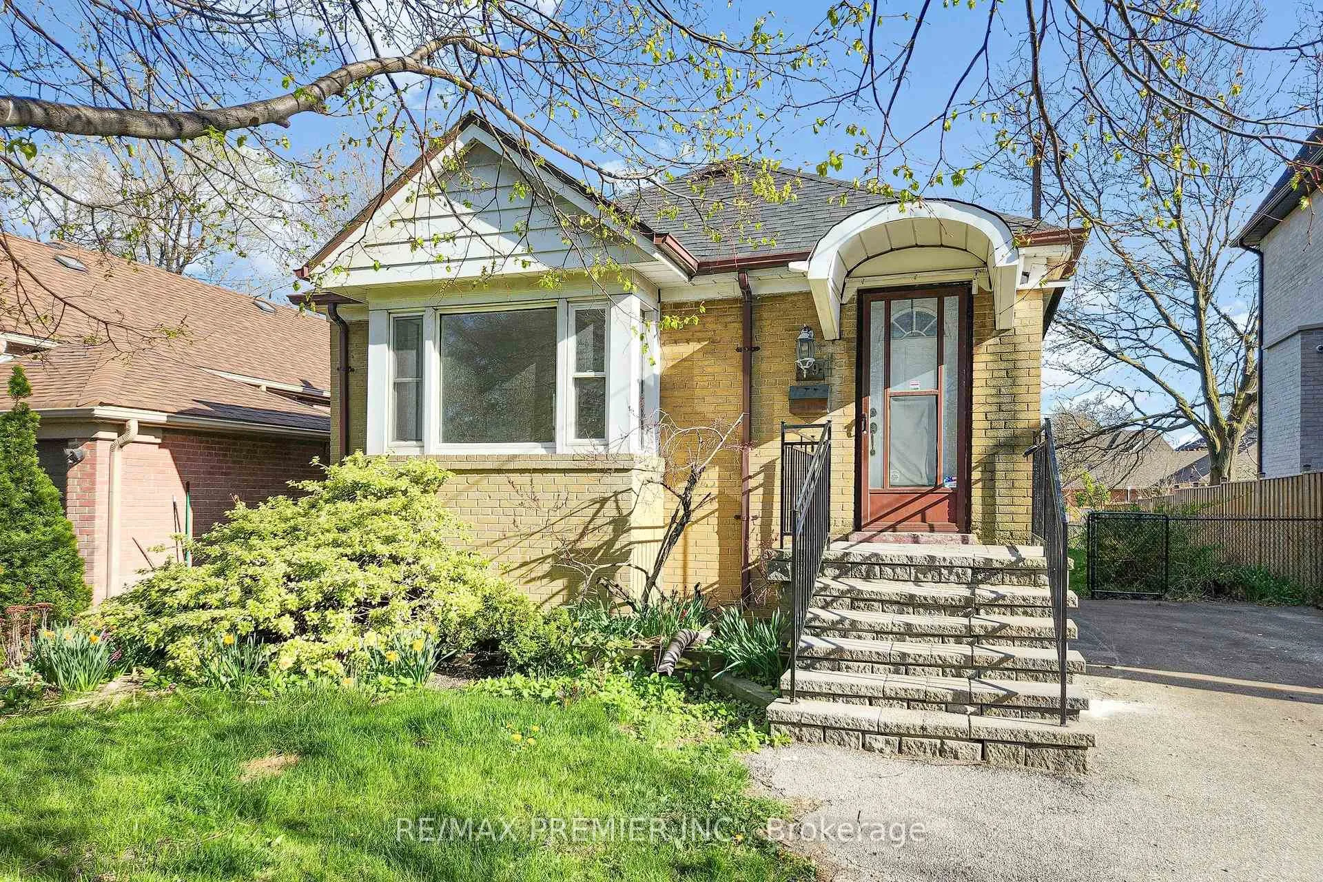 Photo 1 of 89 Burncrest Drive, Toronto, Bedford Park-Nortown — HOMEH