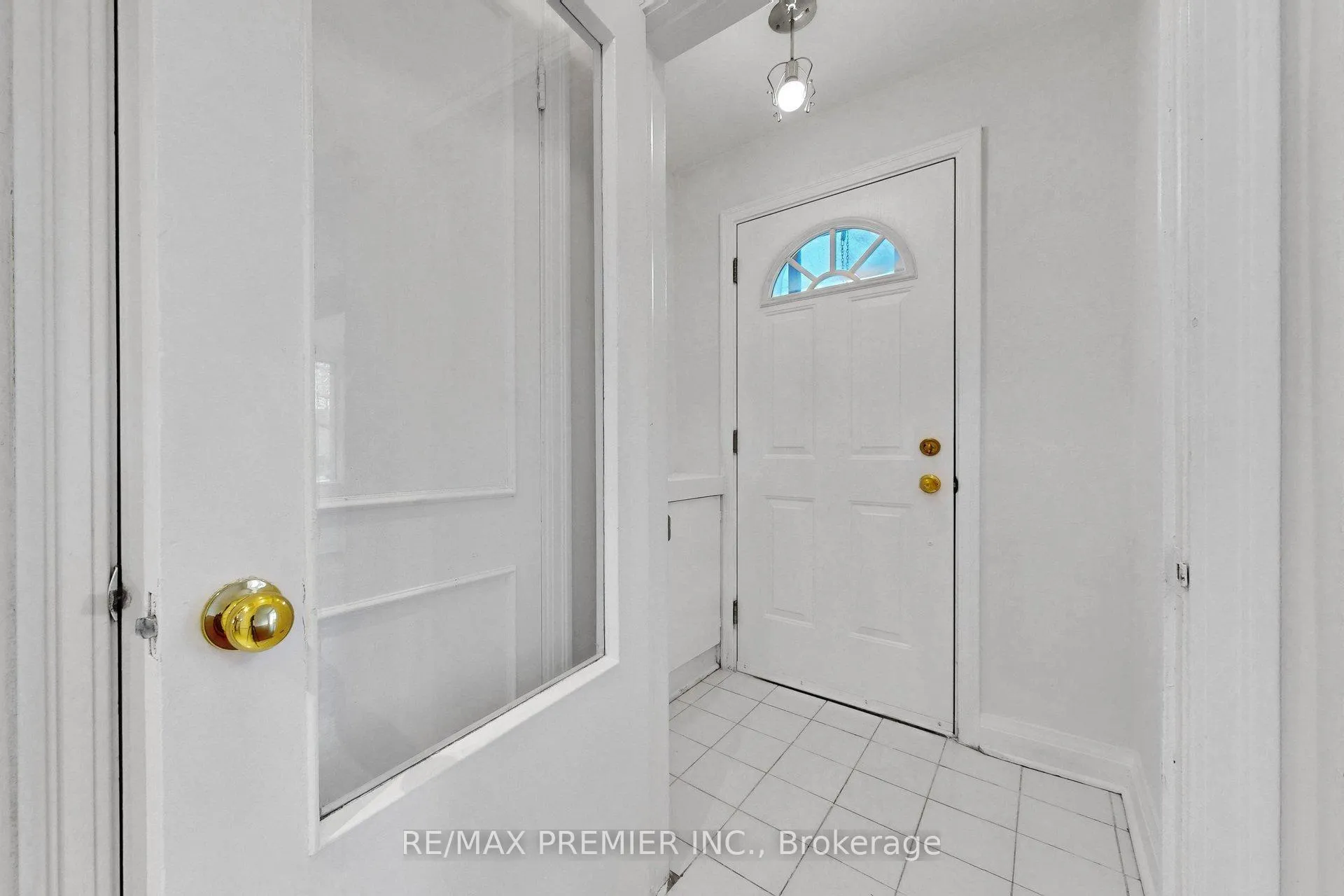 Photo 4 of 89 Burncrest Drive, Toronto, Bedford Park-Nortown — HOMEH