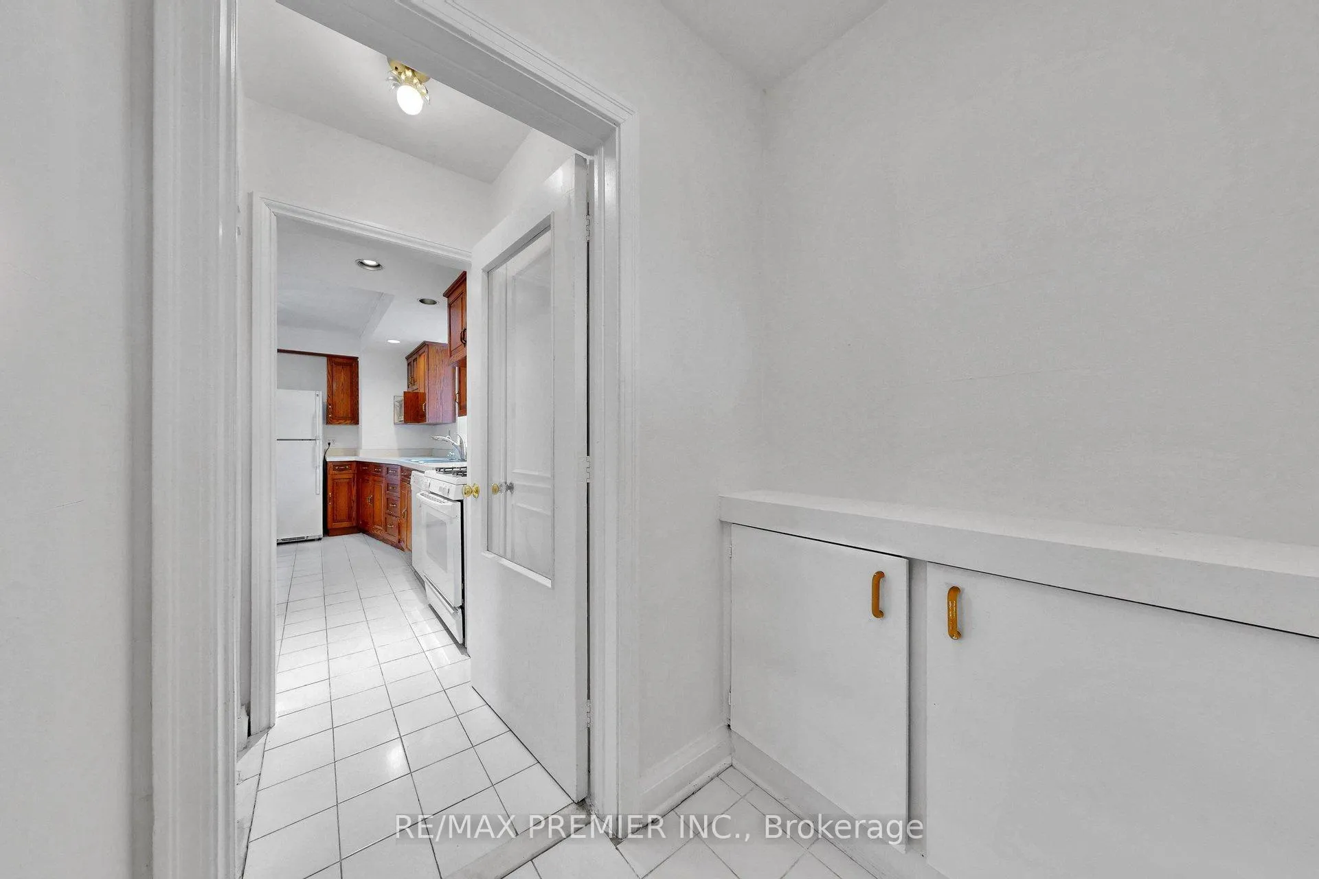 Photo 5 of 89 Burncrest Drive, Toronto, Bedford Park-Nortown — HOMEH